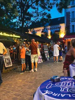 Montmartre Guided Tour: Sacré-Cœur, Hidden Gems, and Vineyards